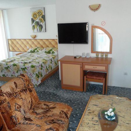 Sianie Guest House Ravda Buitenkant foto