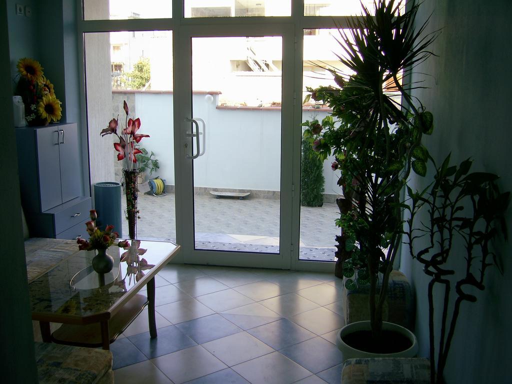 Sianie Guest House Ravda Buitenkant foto