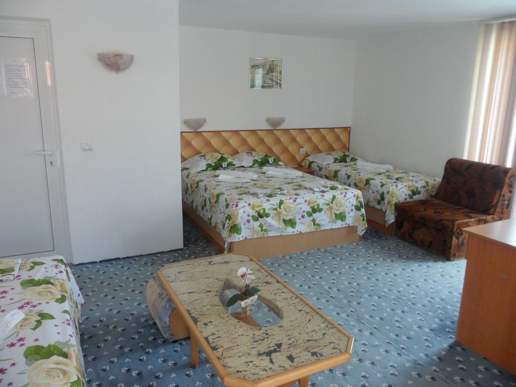 Sianie Guest House Ravda Buitenkant foto