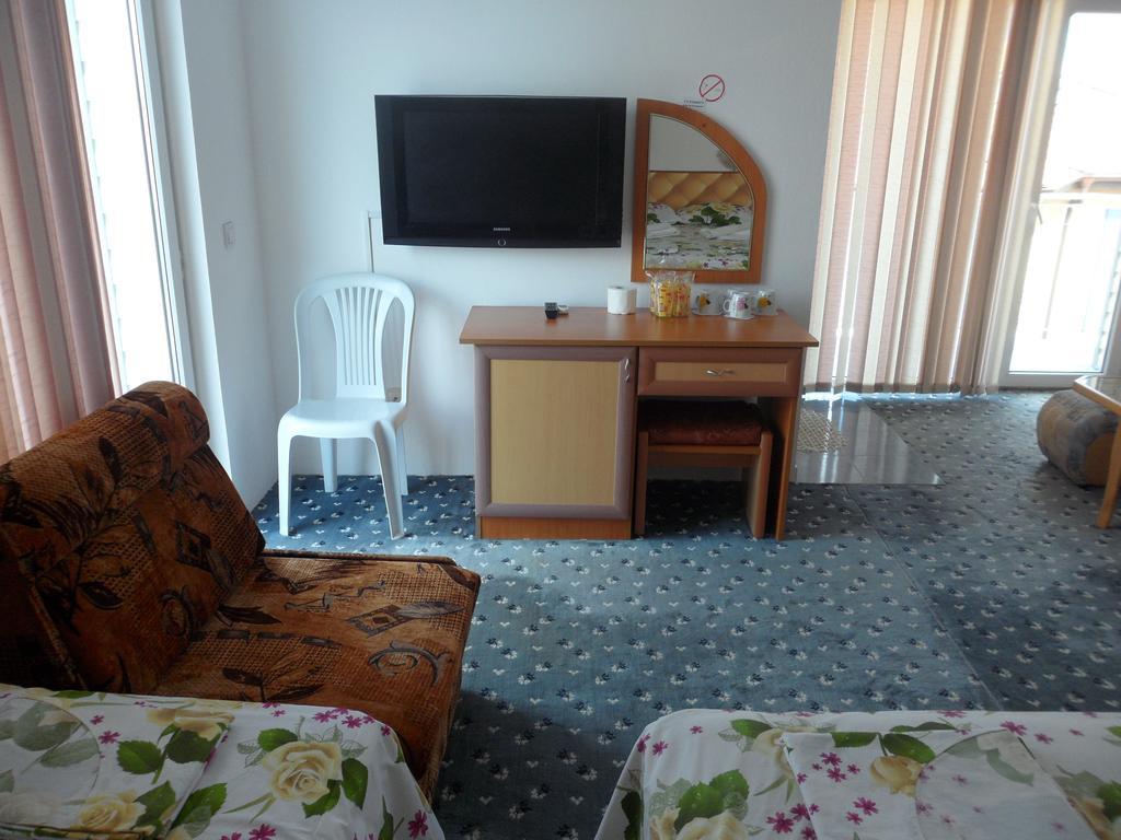 Sianie Guest House Ravda Buitenkant foto