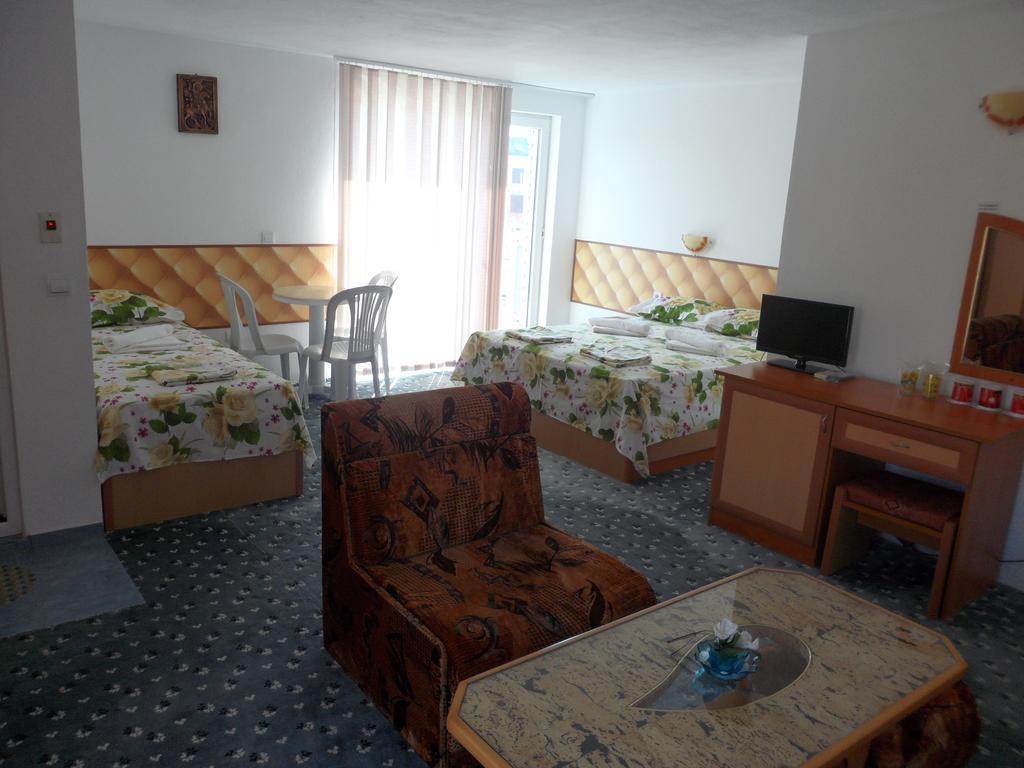 Sianie Guest House Ravda Buitenkant foto