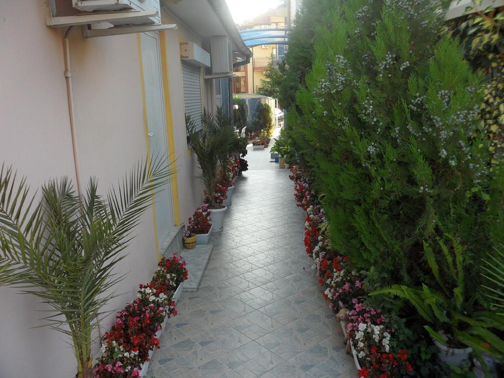Sianie Guest House Ravda Buitenkant foto