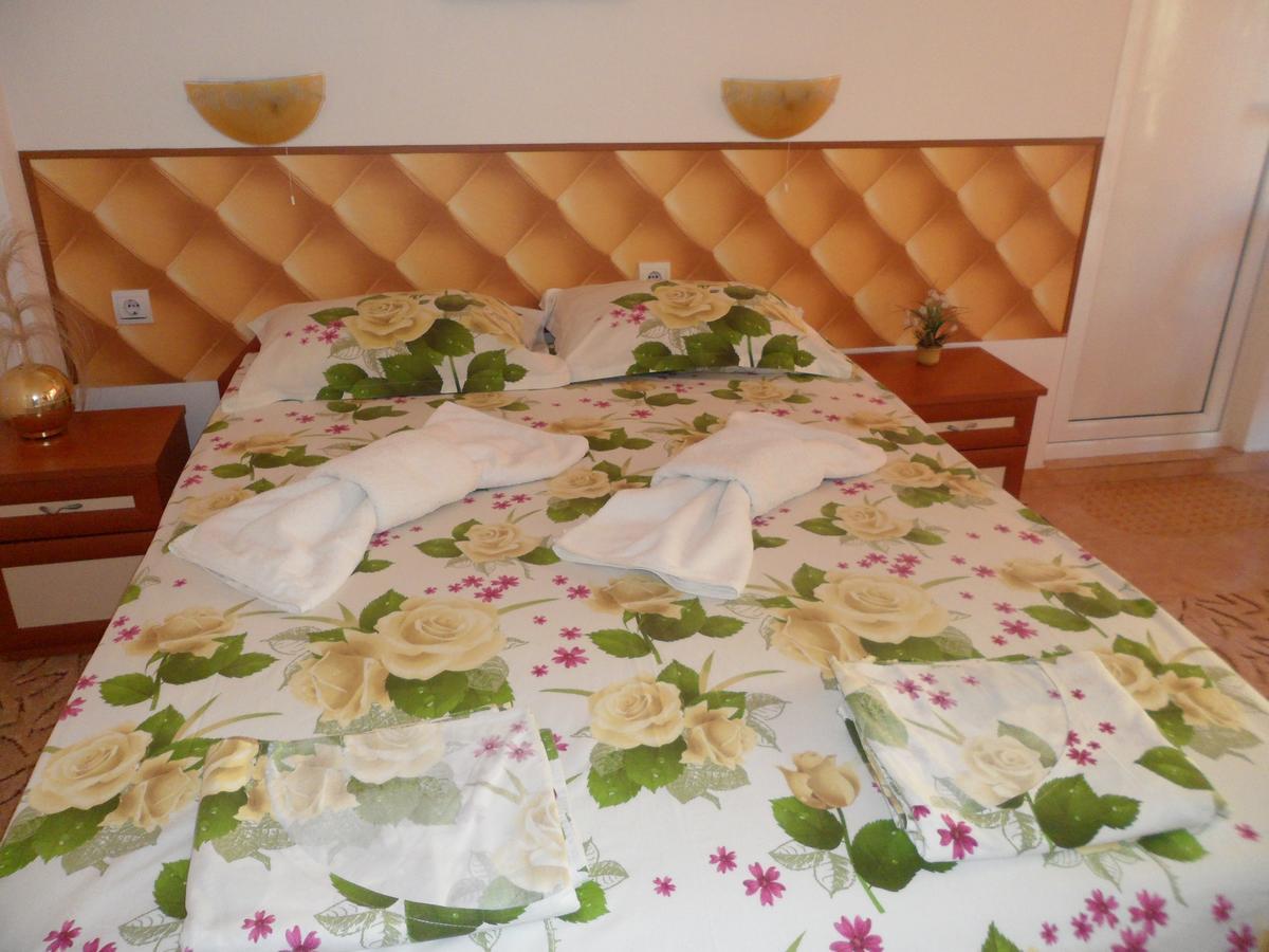 Sianie Guest House Ravda Buitenkant foto