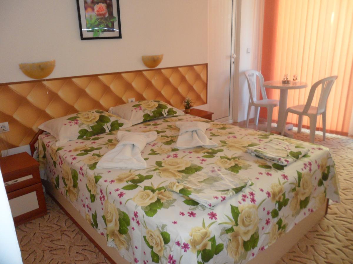 Sianie Guest House Ravda Buitenkant foto