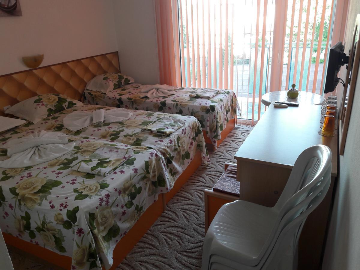 Sianie Guest House Ravda Buitenkant foto