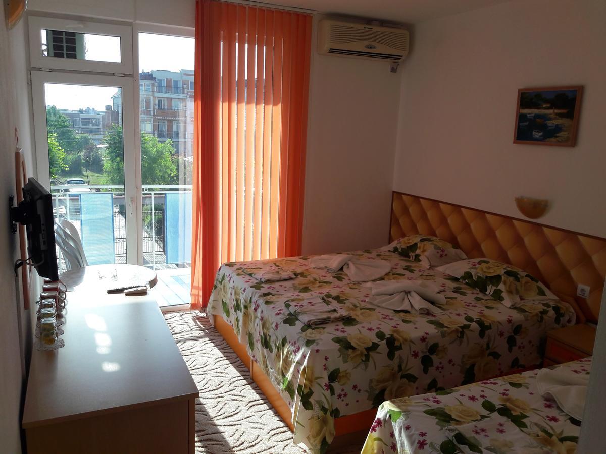 Sianie Guest House Ravda Buitenkant foto