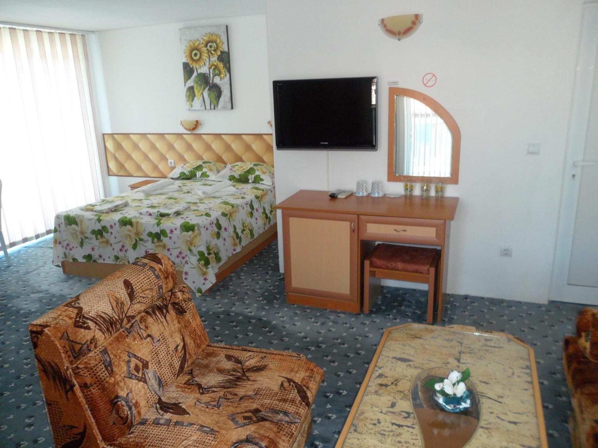 Sianie Guest House Ravda Buitenkant foto
