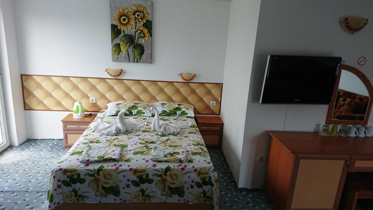 Sianie Guest House Ravda Buitenkant foto